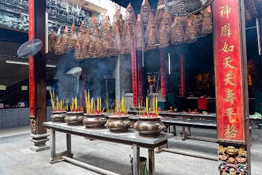 Sắm lễ ngày kỵ — gọn mà trang nghiêm